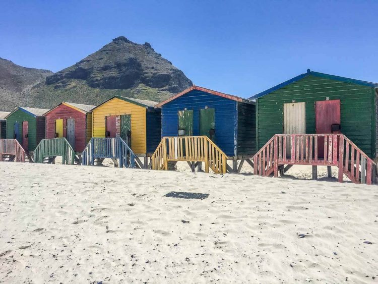 Bunte Badehäuschen am Muizenberg Strand