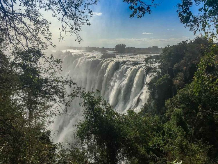 Sambia: Die Victoria Fälle kurz nach der Regenzeit