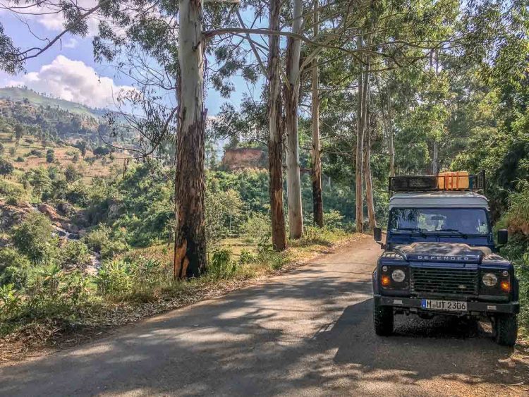 Mit dem Land Rover durch die Usambara Berge in Tansania